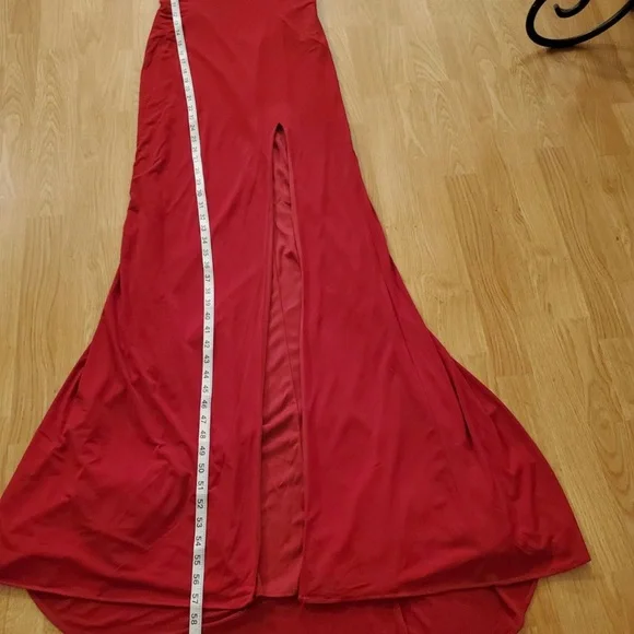 La Femme Caged Strappy-Back Gown size 6 in Red. - Picture 9 of 9